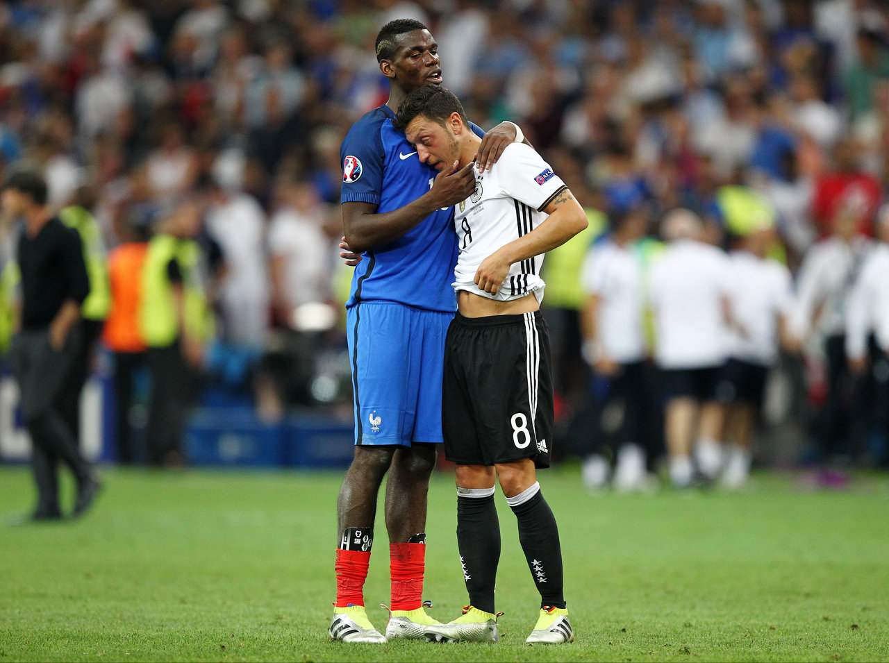 德国队轻取英格兰队，奥恰洛夫带队取胜的简单介绍