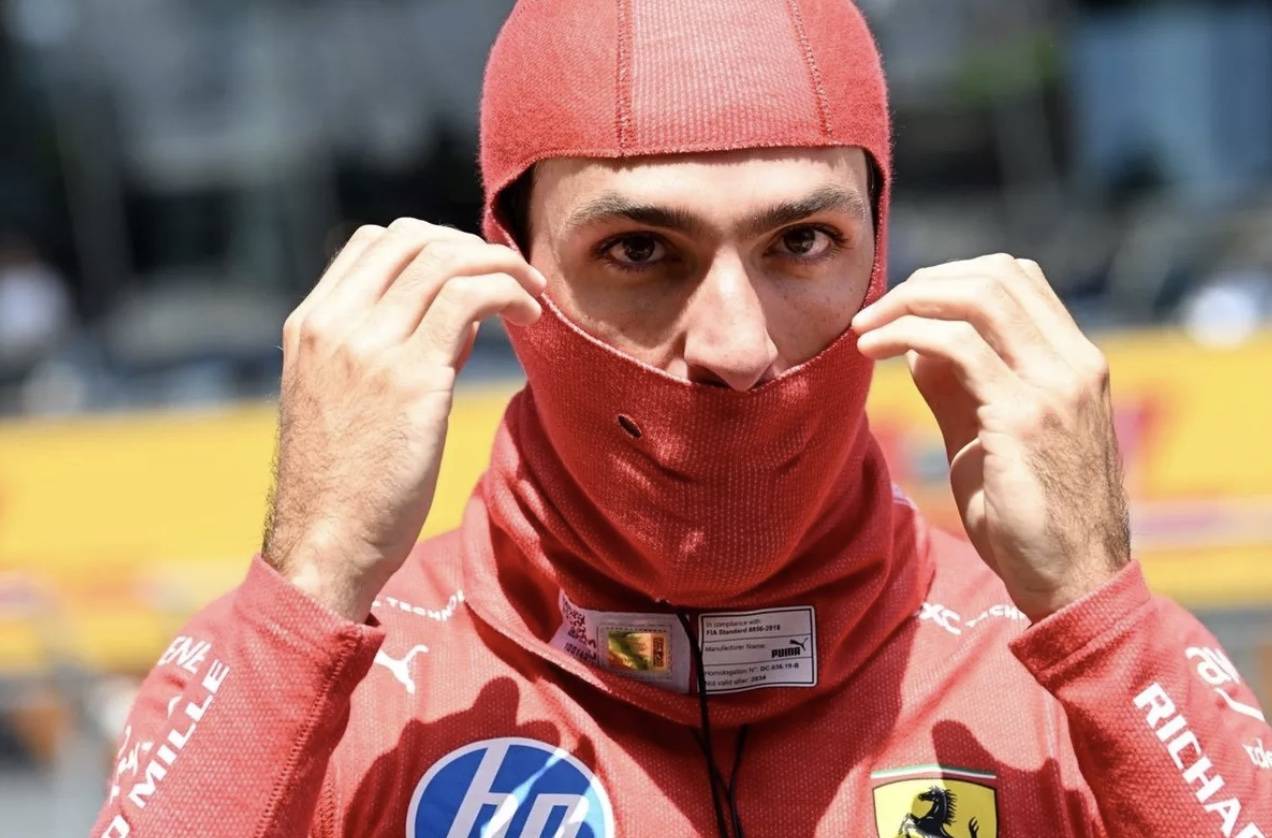 雷诺车队力克梅赛德斯,塞恩斯带队取胜 雷诺车队力克梅赛德斯,塞恩斯带队取胜