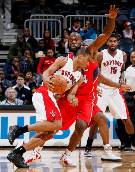 广州队鏖战上海队，德罗赞扛起全队